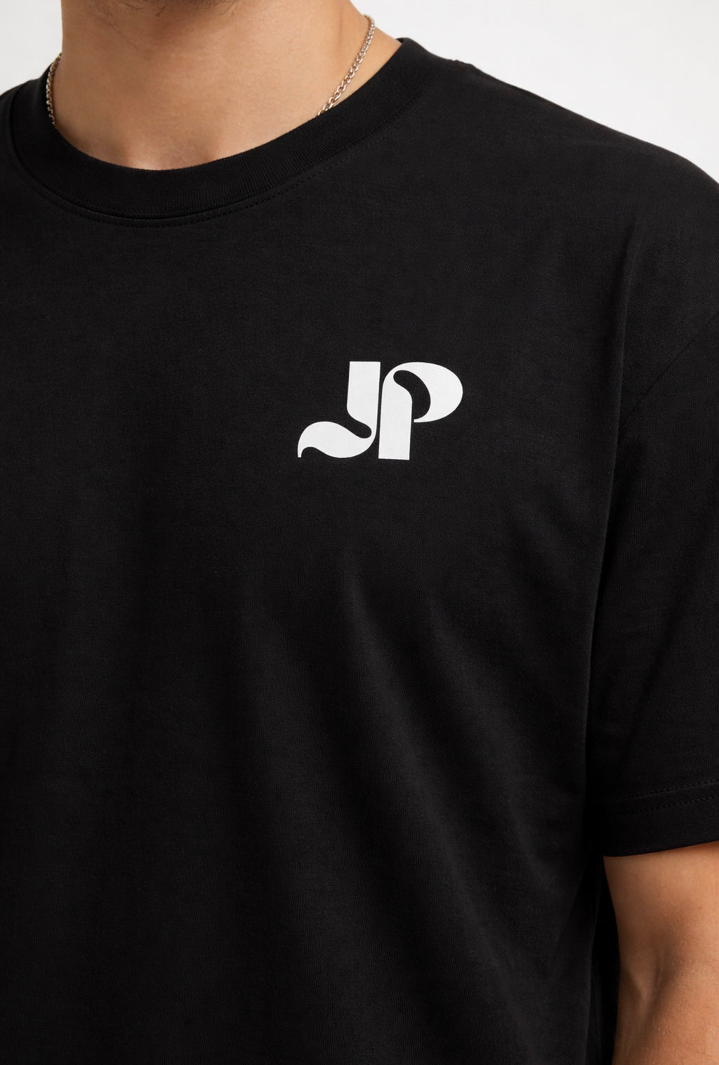 L'INCONTOURNABLE T-SHIRT NOIR